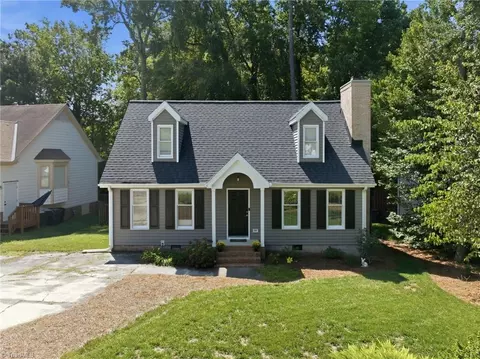 11 River Chase Ct, Greensboro, NC 27407