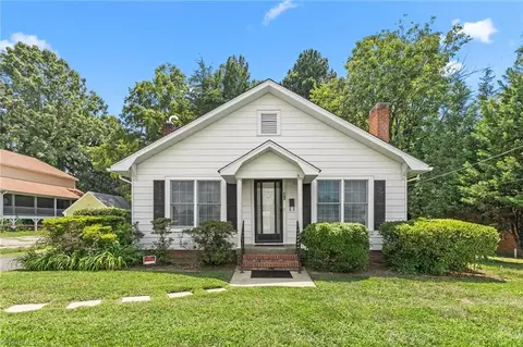 709 Sunrise Ave E, Thomasville, NC 27360