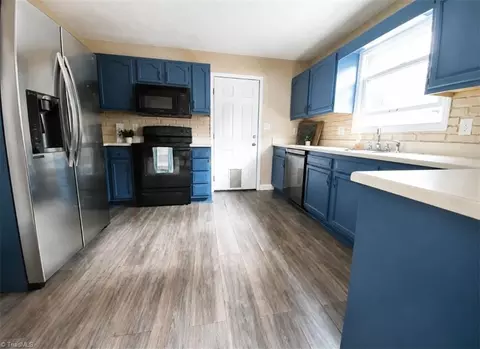 Kitchen - 4804 Whisper Oak Dr, Trinity, NC 27370 photo 2 of 2