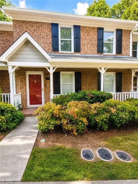 26 Brandy Ct, Greensboro, NC 27409