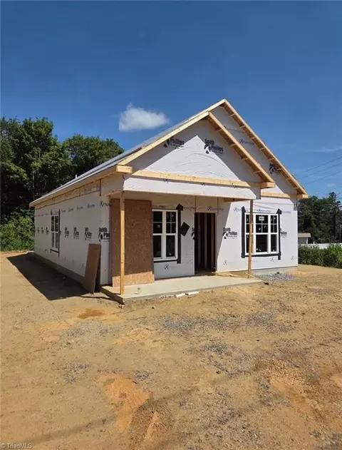 1396 Piedmont Dr, Lexington, NC 27295