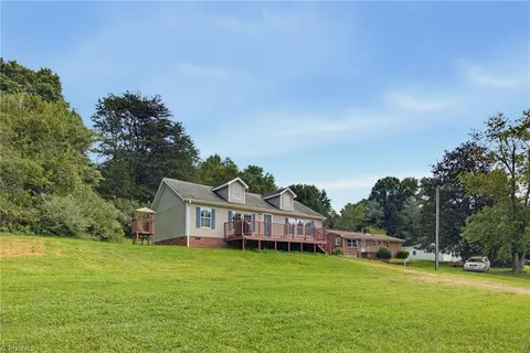 4889 Baux Mountain Rd, Winston Salem, NC 27105