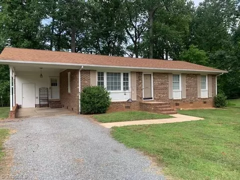 2306 Woodland Dr, Reidsville, NC 27320