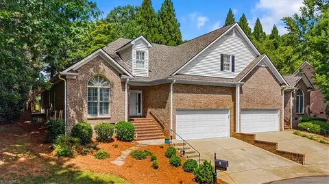 8 Indigo Cv, Greensboro, NC 27455
