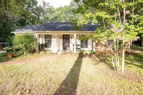 7 Coachman Ct, Greensboro, NC 27407