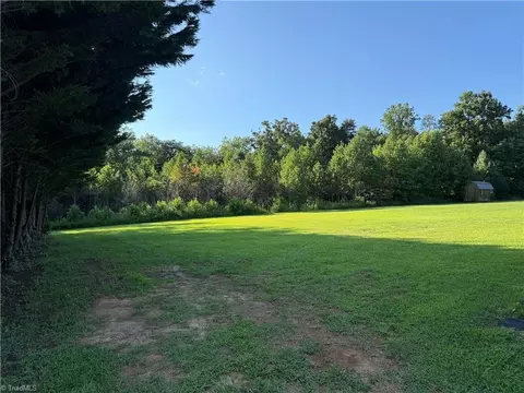 278 Melton Rd, Elkin, NC 28621 photo 3