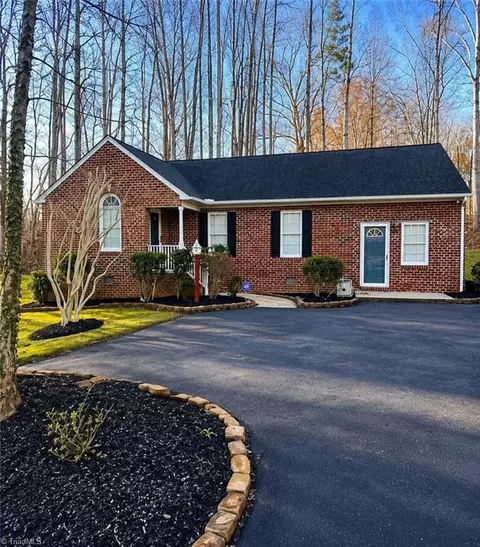 804 Salem Ct, Asheboro, NC 27205