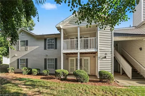 800 Sprull Ct, Greensboro, NC 27409