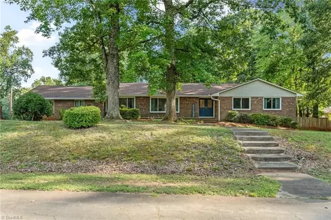 3620 Chelmsford Dr, Winston Salem, NC 27105