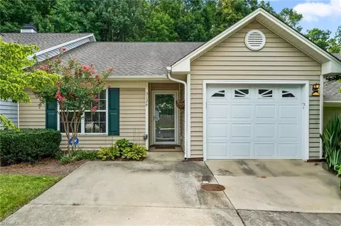 3126 Woodpoint St, Jamestown, NC 27282