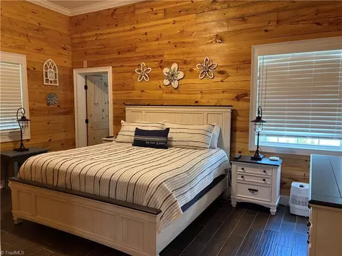 Bedroom - 910 Hanks St, Traphill, NC 28685 photo 3 of 5