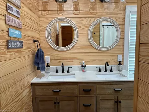 Bath - 910 Hanks St, Traphill, NC 28685 photo 2 of 7