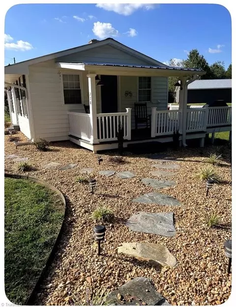 Exterior - 910 Hanks St, Traphill, NC 28685 photo 17 of 18