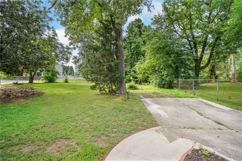 Exterior - 601 Quaker Ln, High Point, NC 27262 photo 5 of 5