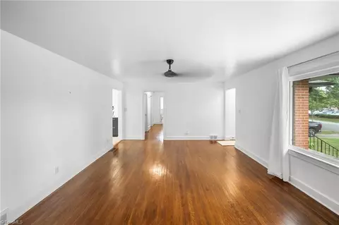 Living - 601 Quaker Ln, High Point, NC 27262 photo 2 of 4
