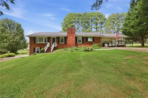 511 Croydon Ln, Winston Salem, NC 27107
