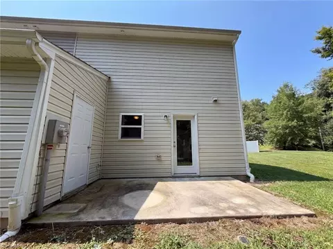 Exterior - 411 Sandybrooke Dr, High Point, NC 27265 photo 2 of 5