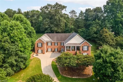 4105 Willow Knoll Ln, Winston Salem, NC 27106