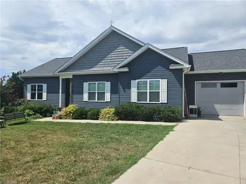 180 Oakshire Ct, Mocksville, NC 27028