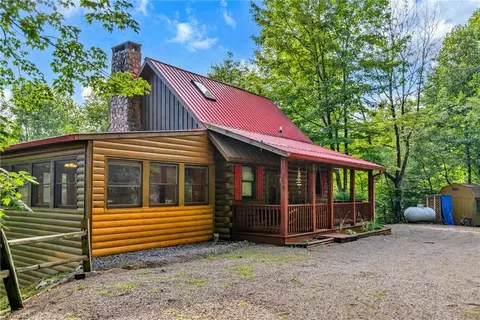 219 Ravenwood Dr, West Jefferson, NC 28694