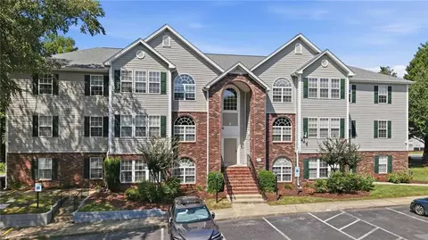 822 Scholastic Dr, Winston Salem, NC 27106