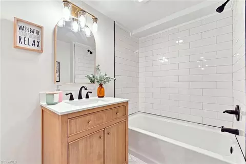 Bath - 1325 King Rd, Salisbury, NC 28146 photo 1 of 4