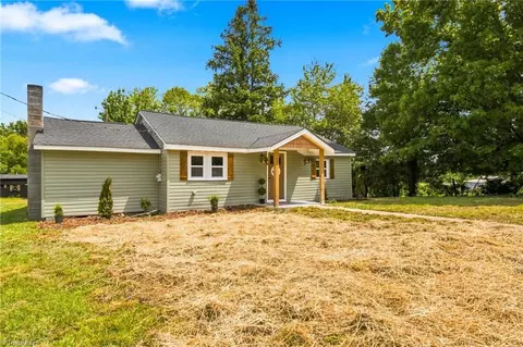 Exterior - 1325 King Rd, Salisbury, NC 28146 photo 2 of 6