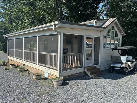 160 Grand View Dr, New London, NC 28127