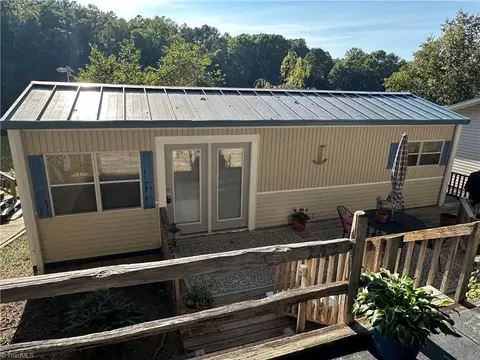 135 Clubhouse Drive Ext, New London, NC 28127