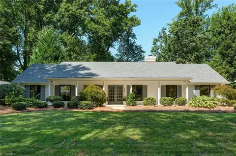 2807 Saint Regis Rd, Greensboro, NC 27408