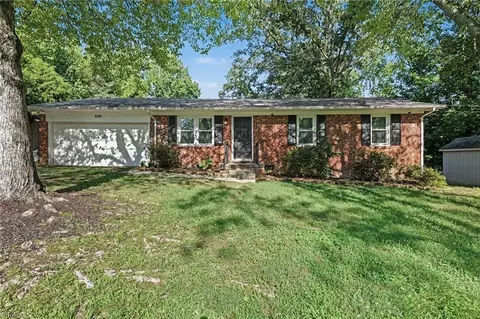 2205 Cardinal Dr, Jamestown, NC 27282