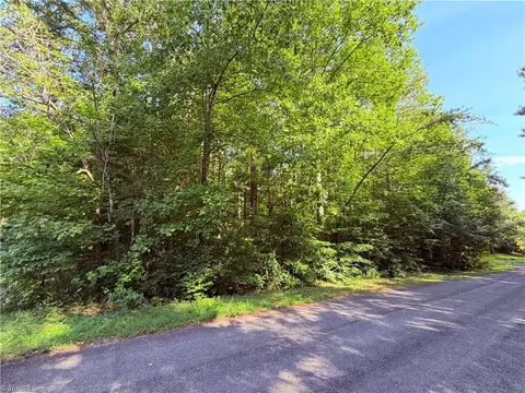 1621 Beechwood Rd, Yadkinville, NC 27055