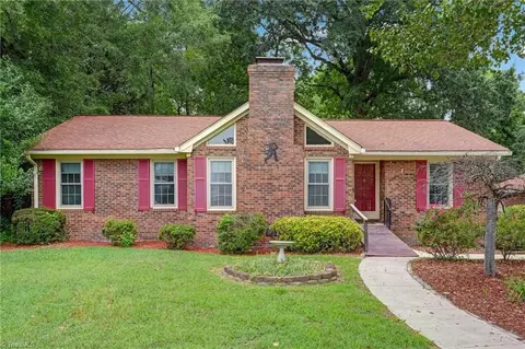 1823 Woodhue Dr, Burlington, NC 27215