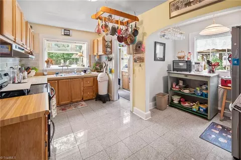 Kitchen - 204 Carson Rd, Pilot Mountain, NC 27041 photo 3 of 5
