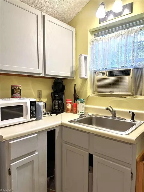 Kitchen - 204 Carson Rd, Pilot Mountain, NC 27041 photo 5 of 5