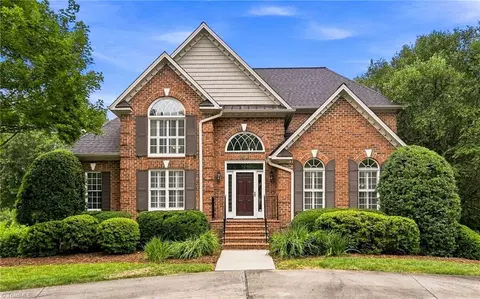 4600 Century Oaks Ln, Winston Salem, NC 27106