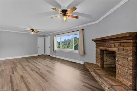 Living - 921 King St E, King, NC 27021 photo 4 of 6