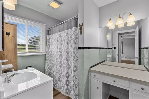 Bath - 921 King St E, King, NC 27021 photo 1 of 2