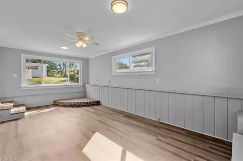 Living - 921 King St E, King, NC 27021 photo 5 of 6