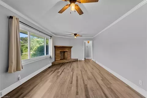 Living - 921 King St E, King, NC 27021 photo 2 of 6