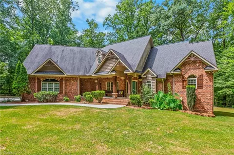 1215 Netterillo Dr, Winston Salem, NC 27103