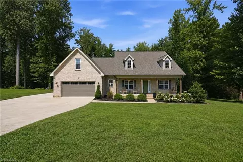2977 Bridge Point Dr, Sophia, NC 27350