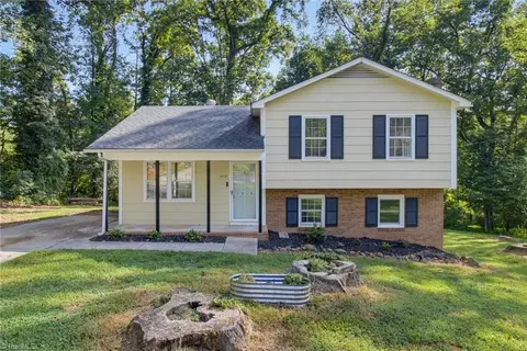 1315 Yardley Ter, Winston Salem, NC 27105
