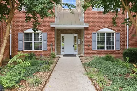 6941 Hanesbrook Cir #104, Clemmons, NC 27012