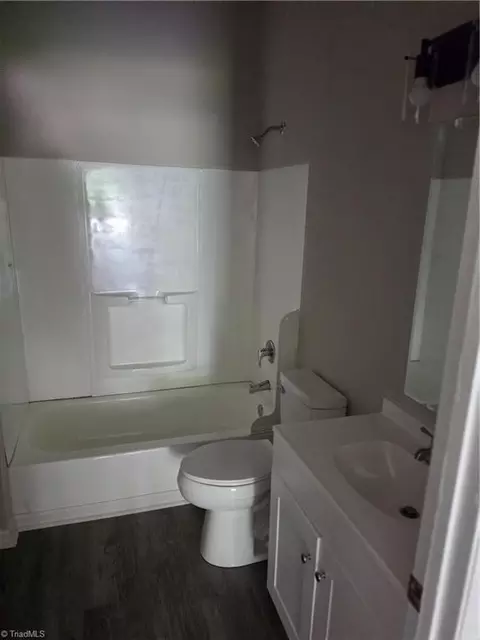 806 Commerce Ave E, High Point, NC 27260 photo 6