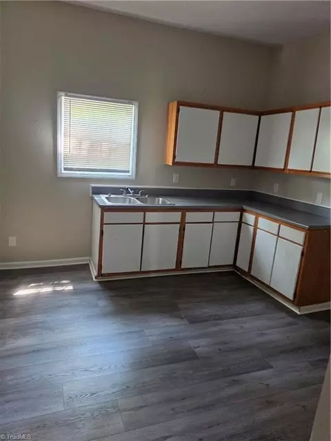 806 Commerce Ave E, High Point, NC 27260 photo 8