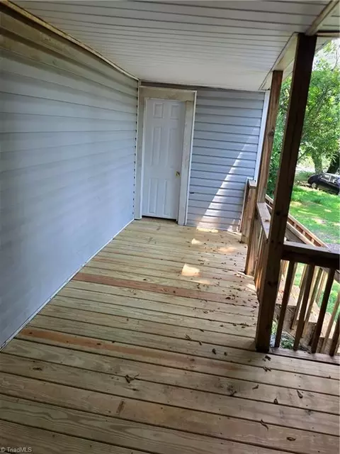 806 Commerce Ave E, High Point, NC 27260 photo 9