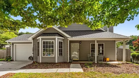 21 Crestbrook Ct, Greensboro, NC 27455