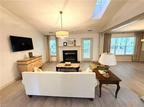 Living - 313 Quarterpath Ln, Jamestown, NC 27282 photo 2 of 4