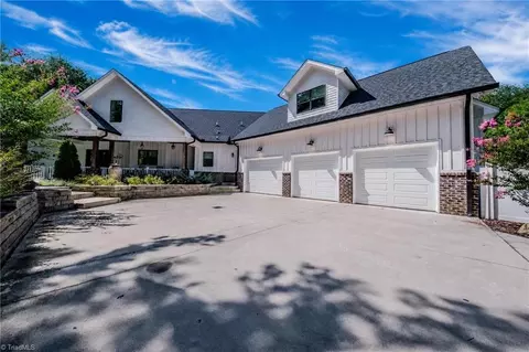 1529 Neelley Rd, Pleasant Garden, NC 27313